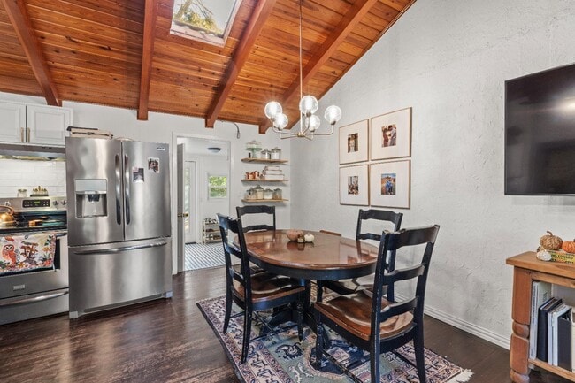 Building Photo - 319 Hideaway Lane Central