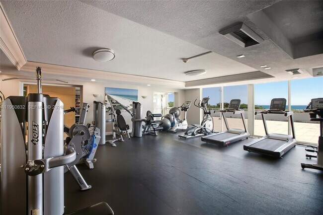 Building Photo - 465 Ocean Dr