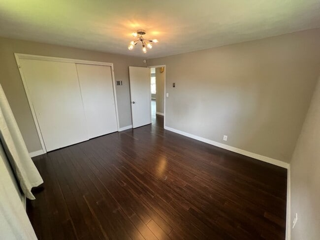 Building Photo - 1314 Red Apple Rd