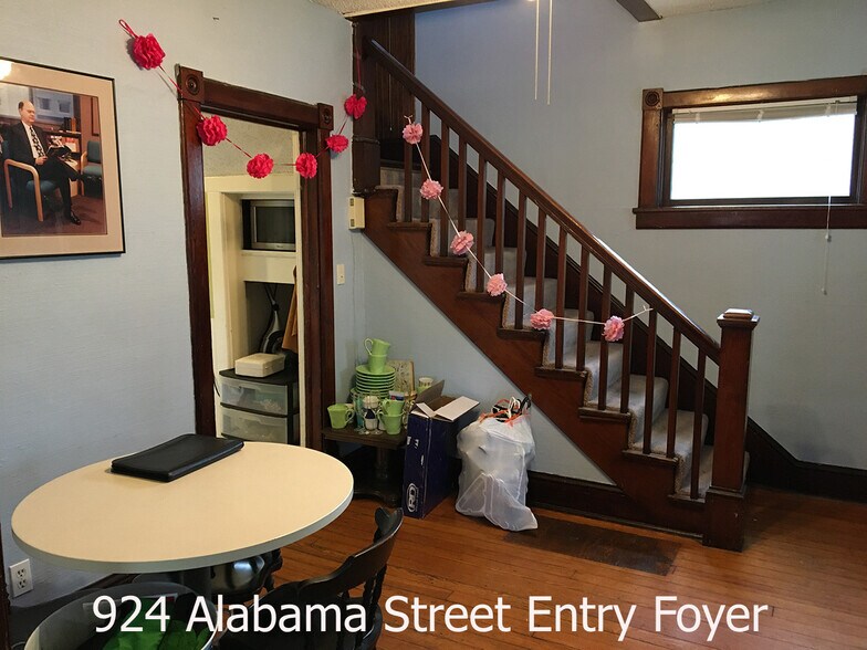 Foyer/Entryway - 924 Alabama St