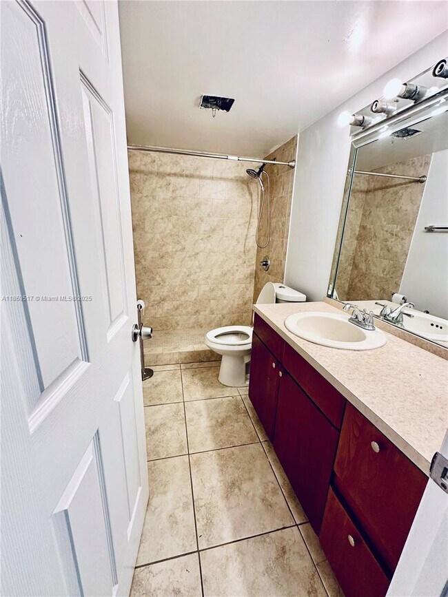 Building Photo - 7204 Fairway Dr