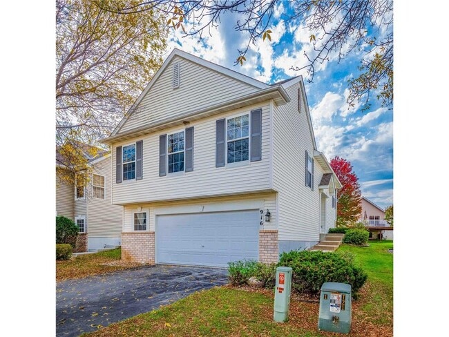 Building Photo - 916 Parkside Blvd