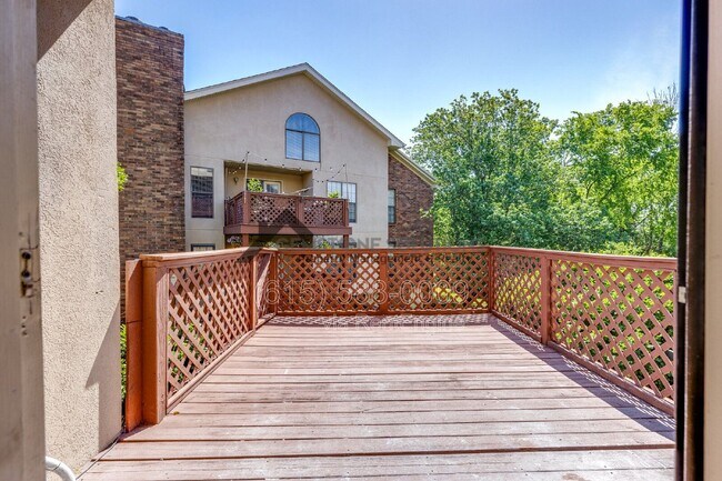 Building Photo - 5918 Stone Brook Dr