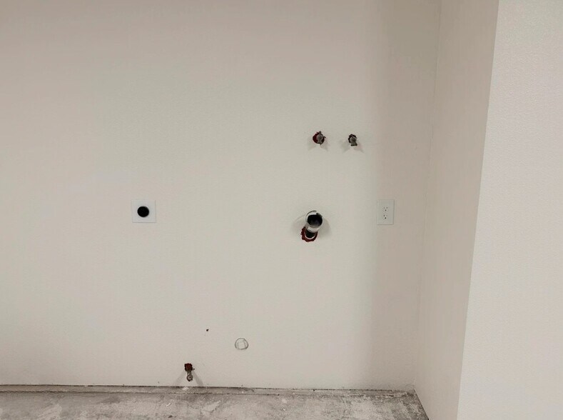 Building Photo - 1422 Lansing St