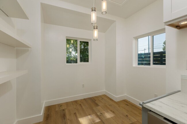Building Photo - Chic 2BD/1BA ADU in Beautiful Granada Hills