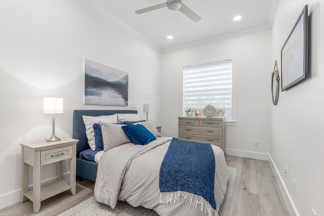 Building Photo - 4674 SE Manatee Way