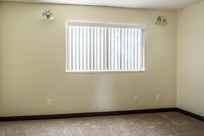 Building Photo - 319 SW G St