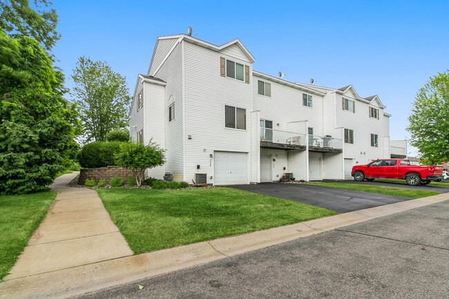 Building Photo - 2bd 2ba Ramsey town home avail. 1,995.00 mo plus utilities