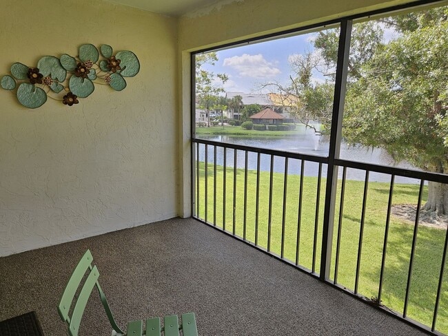 Building Photo - Seasonal Short-Term 2 Bedroom 2 Bathroom 2nd Floor Condo in Estancias of Capri Isles!
