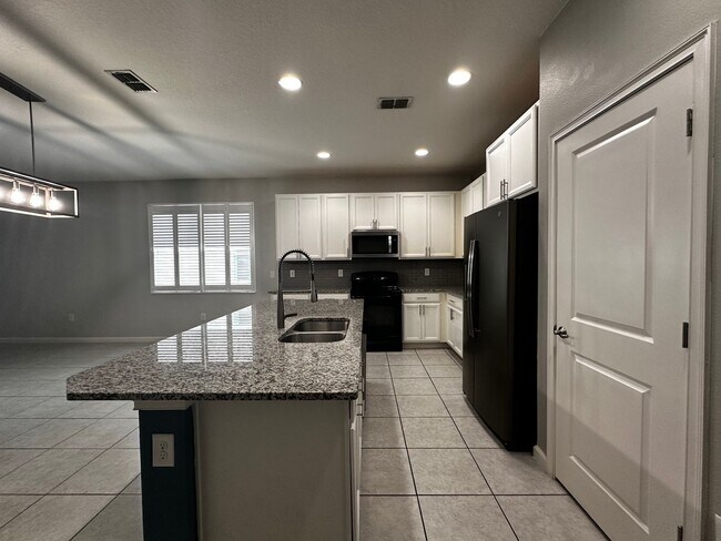 Building Photo - SAWGRASS - 4BR/2BA HOME