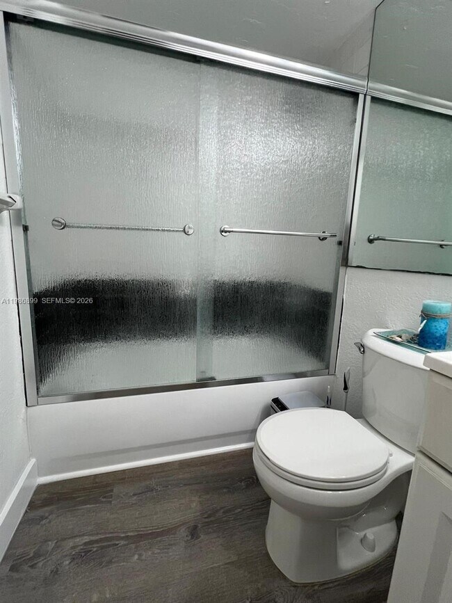 Building Photo - 1432 S Lakeside Dr