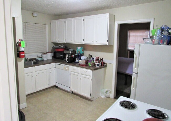 Building Photo - 731 Bluemont Ave