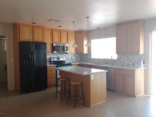 Building Photo - 568 W Caroline Ln