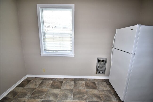 Building Photo - 936 Woody Hills Dr