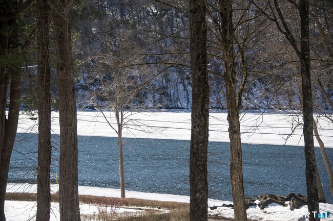 Building Photo - 67 Lake Lillinonah Rd N