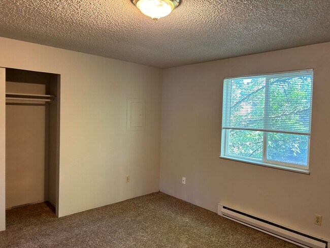 Building Photo - 505 SE 27th Ave
