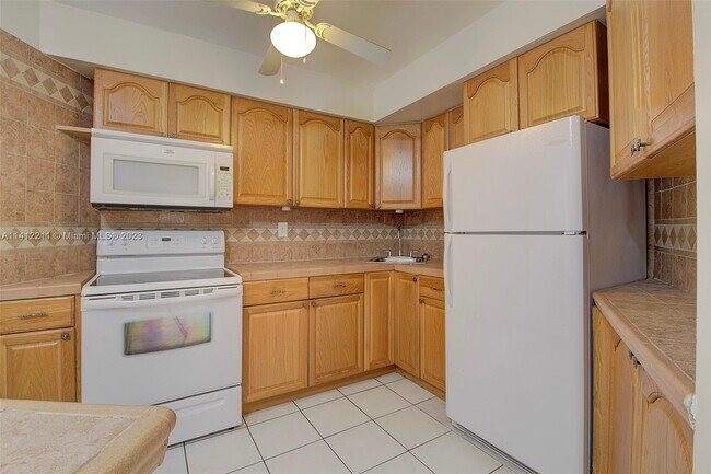 Primary Photo - 1611 NE Miami Gardens Dr