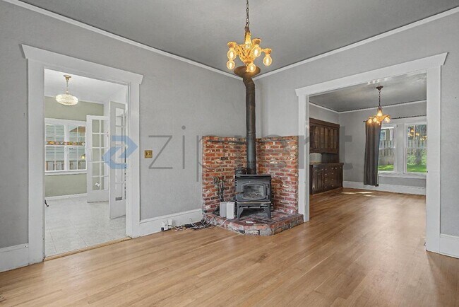 Building Photo - Unit