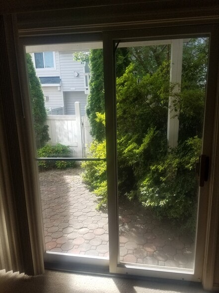 Building Photo - 1703 Blue Flint Ct