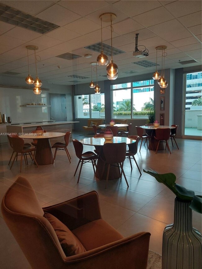 Building Photo - 1200 Brickell Bay Dr