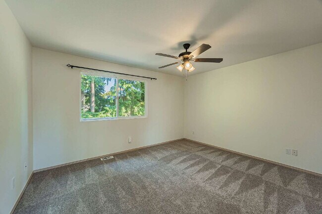 Building Photo - **NO SHOWINGS AT THIS TIME. WE HAVE A PEND...