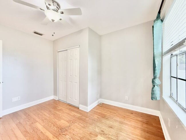 Building Photo - 909 W Fribley St