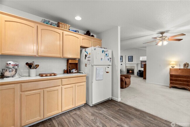 Building Photo - Quiet Updated Townhome in Prime Location!