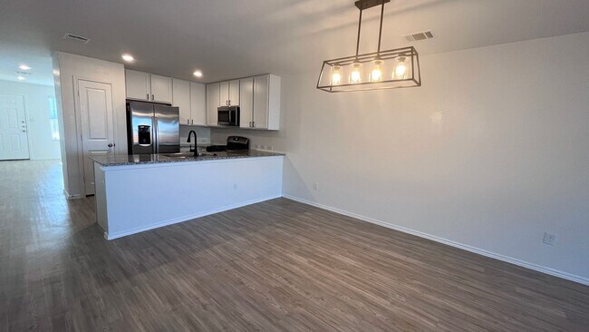 Building Photo - Move in Ready - Pet Friendly with pet door...