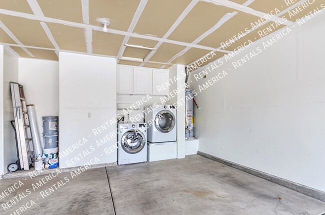 Building Photo - 2042 E Calle Arroyo Lindo