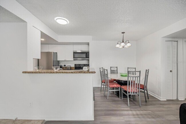 Building Photo - 582 Good Life Wy
