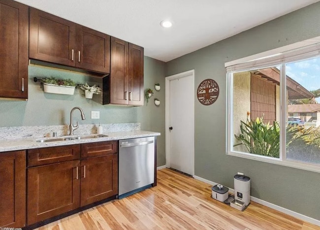 Building Photo - 3633 La Mirada Dr