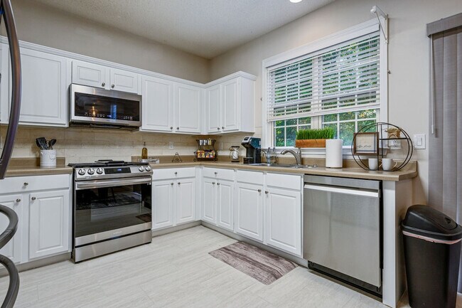 Building Photo - 206 Persimmon Tr
