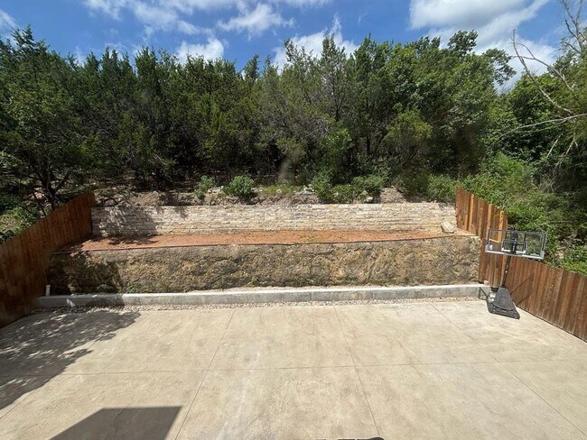 Building Photo - 7730 Lakewood Dr