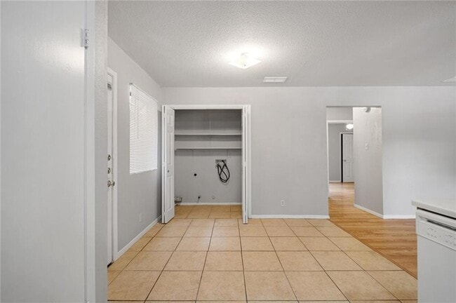 Building Photo - 211 Sport Clips Wy