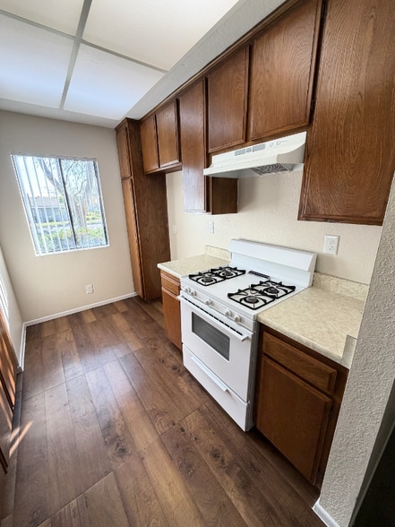 Building Photo - 510 Silverwood Ave