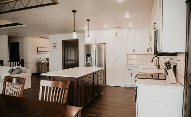 Building Photo - Discover Your Dream Home: Inviting Open Floor Plan, Spacious Living, and Stylish Finishes Awaits ...