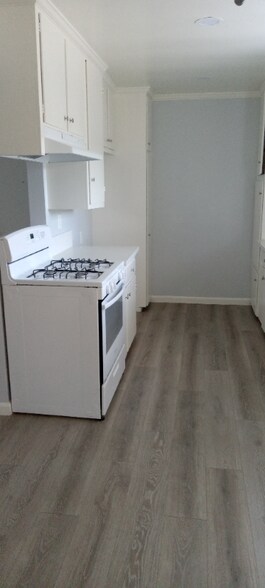 Building Photo - 10726 Orange Grove Ave