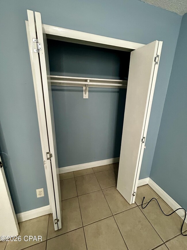 Building Photo - 6321 Lenawee St