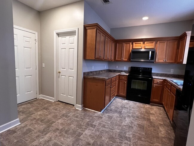 Building Photo - 708 Tattnall Dr