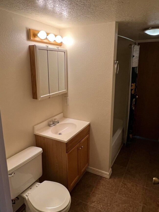 Building Photo - 8902 Aztec Rd NE