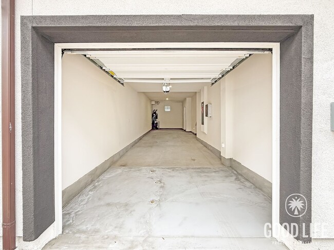 Building Photo - Beautiful New 3B/3BA Gated Community Townhome in Riverside for Lease!