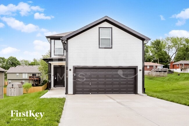 Building Photo - 5015 N Wheeling Ave