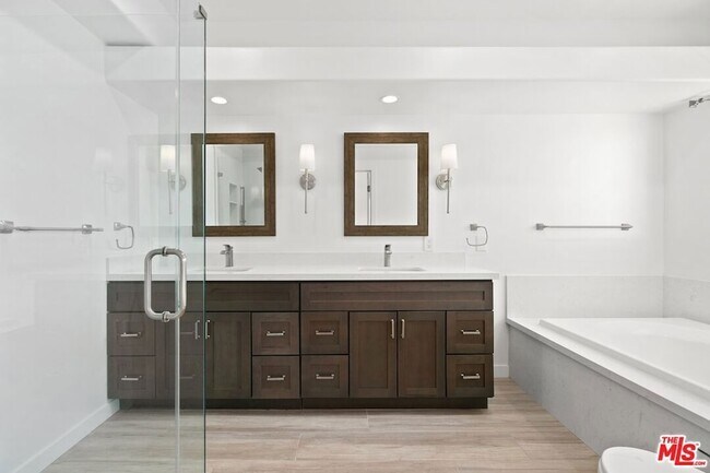 Building Photo - 11723 Mayfield Ave