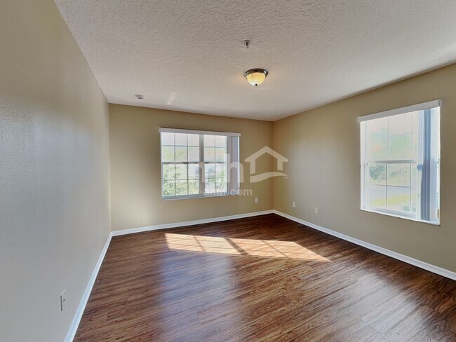 Building Photo - 10016 Caroline Park Dr