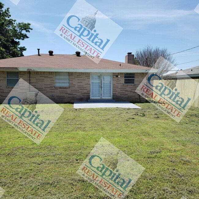Building Photo - Cute Home Available!