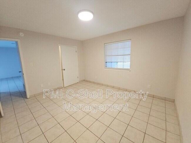 Building Photo - 3409 Green Briar Cir