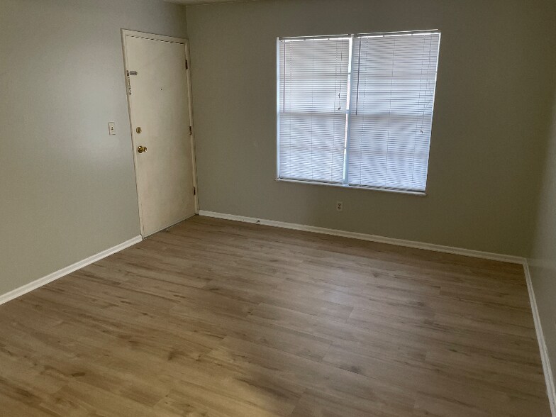 Building Photo - 1107 W James Blvd