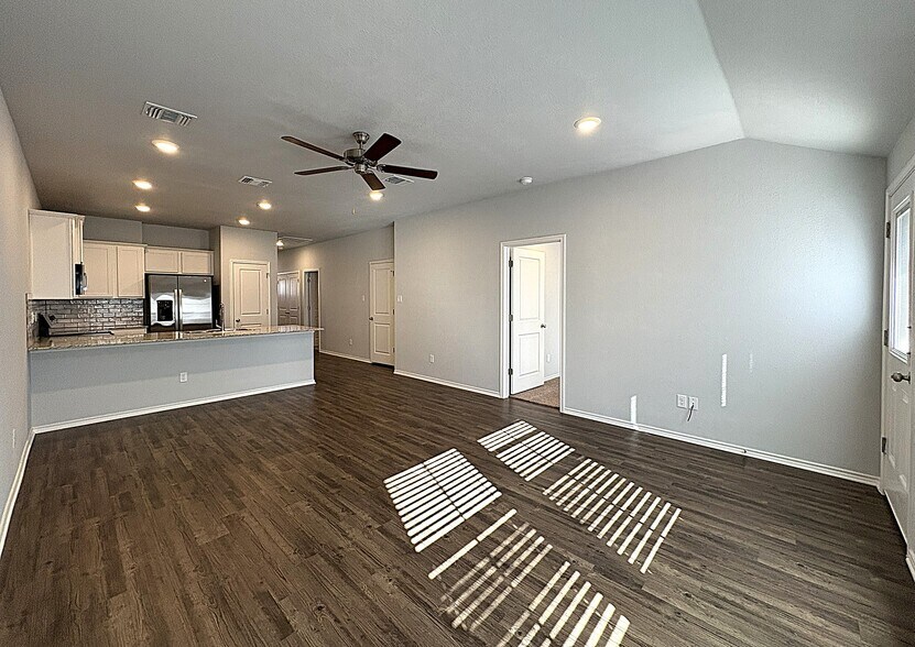 Building Photo - 1202 Lexington Dr
