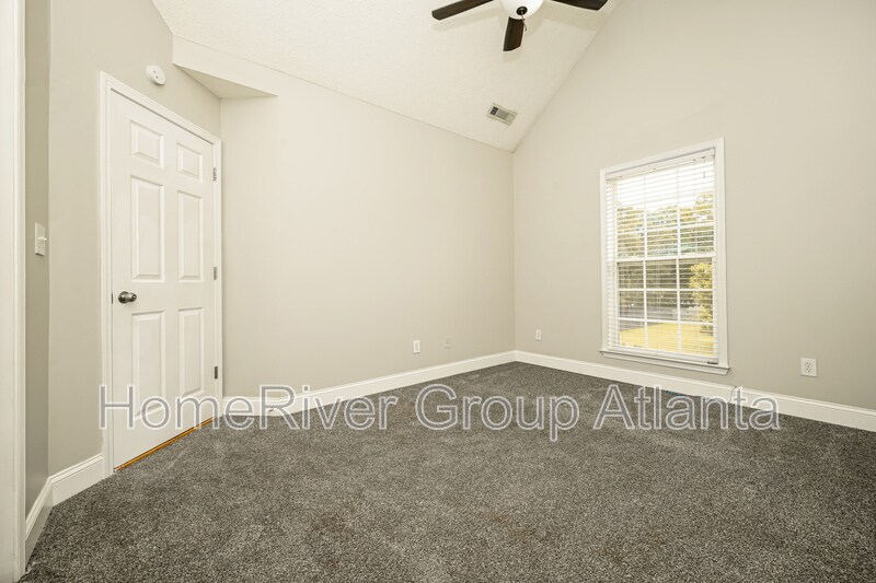 Building Photo - 220 Creekside Cir