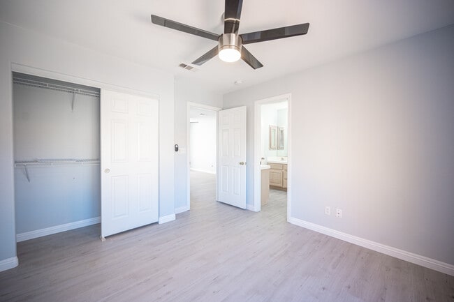 Building Photo - 8420 Bay Crest Dr